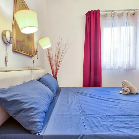 Vic- Seafront Apartment Sliema
