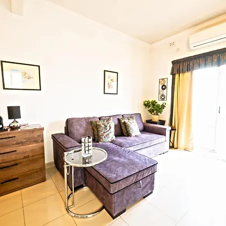 Vic- Seafront Apartment